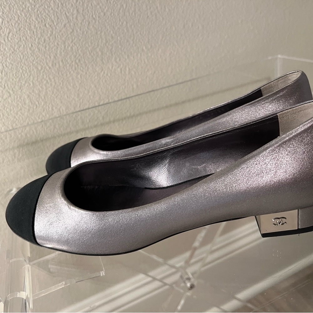 Chanel flat. Gunmetal. Size 41.  Gently worn. Excellent condition.